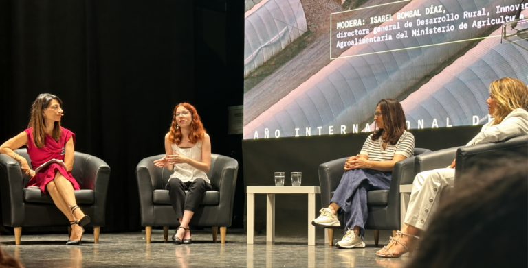 Mujeres que cultivan futuro